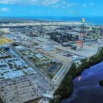 Tras el incendio en la Refinería Olmeca, en Tabasco, comunidades denuncian daños ambientales y económicos tras un derrame de crudo en la zona. FOTO: @LumaLPez1.