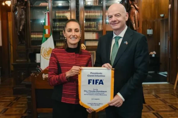 Claudia Sheinbaum se reunió con Gianni Infantino en Palacio Nacional para revisar los avances de la Copa del Mundo. IMAGEN: X @Claudiashein.