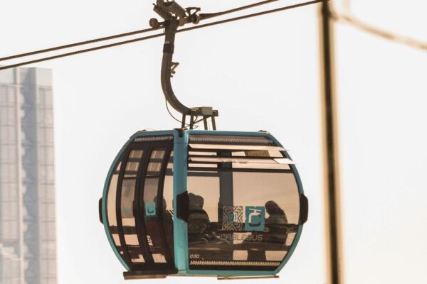 Alejandro Armenta sostiene que defenderá el proyecto del cablebús sin frenar su desarrollo. FOTO: CUARTOSCURO.