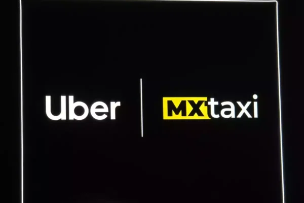 Tras años de tensiones Uber y taxistas de CDMX entran en una nueva etapa con la colaboración entre plataformas digitales y el transporte tradicional. IMAGEN: Selene Ramírez.