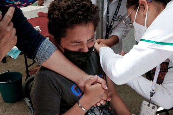 Semana de Vacunación en Puebla del 25 de abril al 2 de mayo; aplicarán dosis contra hepatitis, sarampión y VSR. FOTO: IMSS.