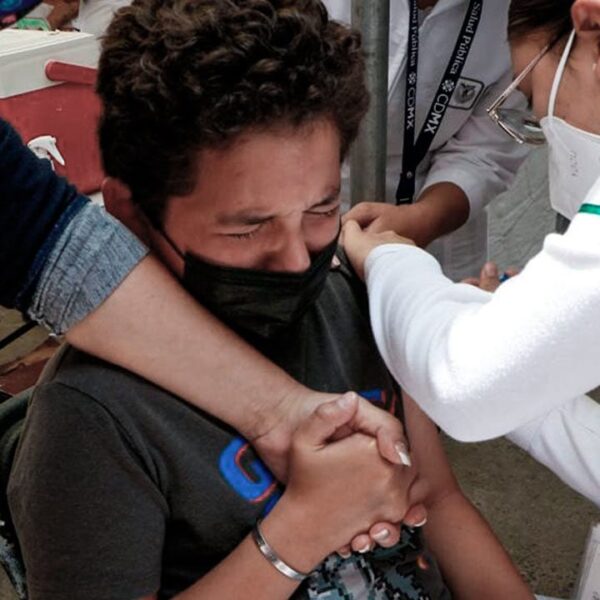 Semana de Vacunación en Puebla del 25 de abril al 2 de mayo; aplicarán dosis contra hepatitis, sarampión y VSR. FOTO: IMSS.
