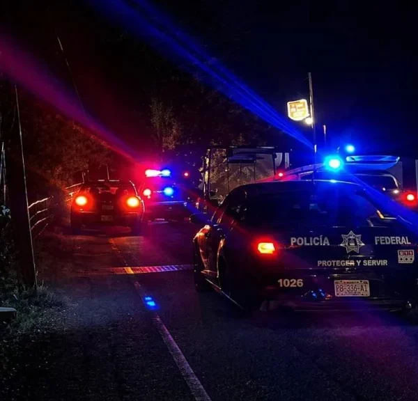 Un enfrentamiento entre agentes de la FGR y delincuentes armados en la carretera Tlaxco-Tejocotal, a la altura de Zacatlán, dejó como saldo un agresor muerto.