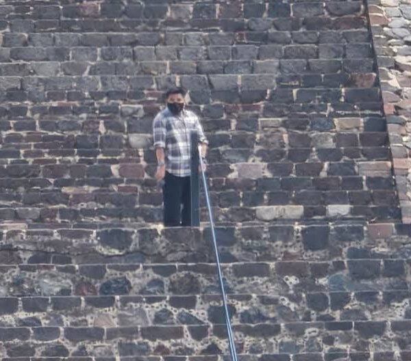 Tiroteo en Teotihuacán deja dos fallecidos y siete heridos; un sujeto no identificado abrió fuego desde lo alto de la Pirámide de la Luna.