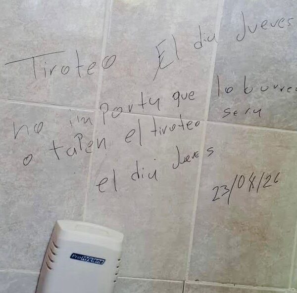 SEP activó protocolos de seguridad tras el hallazgo de amenazas de tiroteo en el CENHCH y el CBTIS 16 de Atlixco. FOTO: Redes sociales.