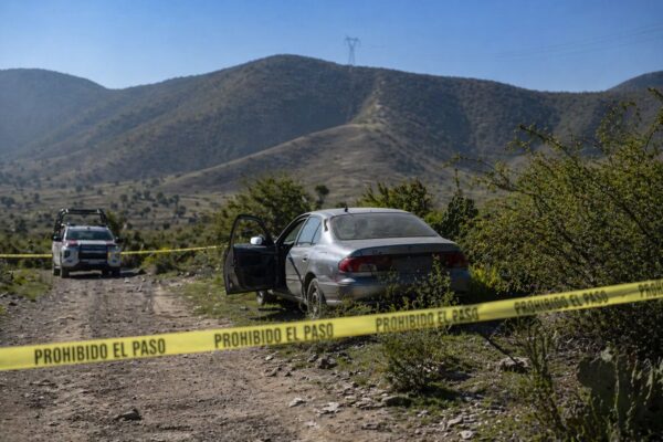 Doble ejecución en Nicolás Bravo; hallan dos cuerpos encobijados y con huellas de tortura en Azumbilla. FOTO: Quadratín Puebla.