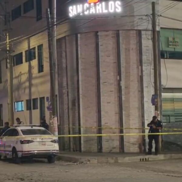 Ataque directo en la colonia Lomas 5 de Mayo deja una joven muerta y otras dos personas heridas. FOTO: Cinco Radio.