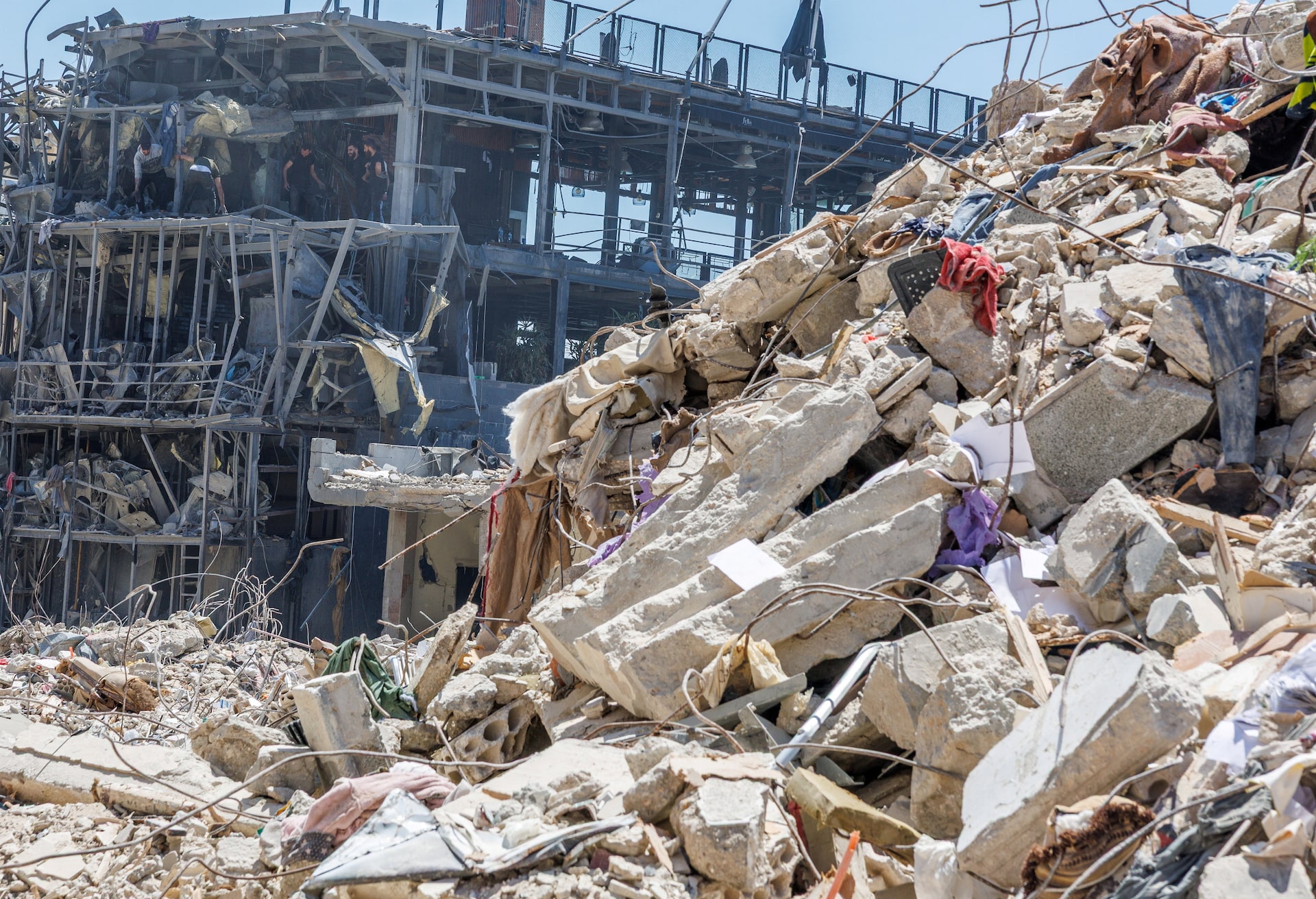 Pese al anuncio de tregua por Donald Trump; el Ejército de Israel atacó en Líbano. FOTO: Reuters,
