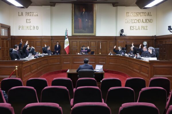La Corte avaló el bloqueo de cuentas sin orden judicial en casos de sospecha financiera por la UIF, pero con límites y derecho de audiencia. FOTO: SCJN.