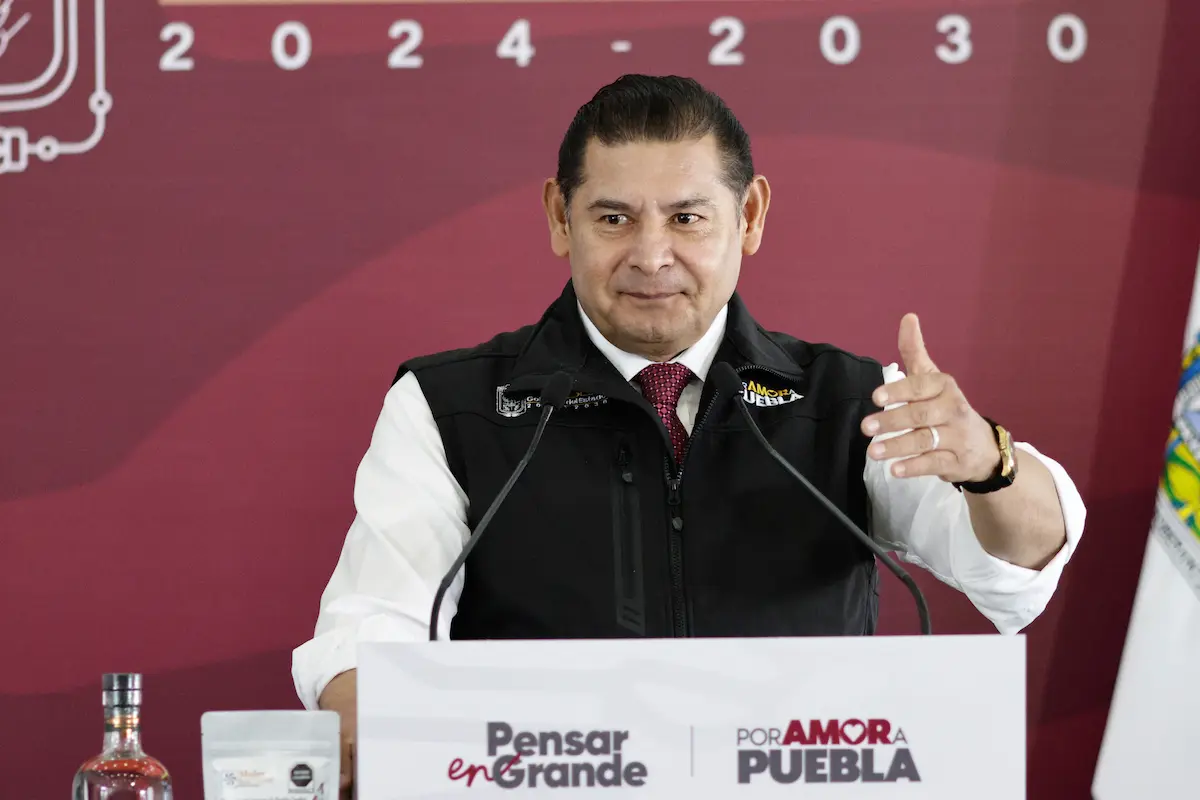 Armenta asegura que el Parque de Economía Circular en San José Chiapa no vulnerará la propiedad de los ejidatarios. FOTO: Almanaque.