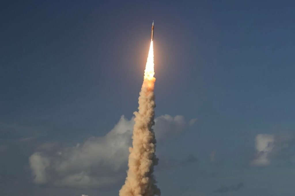 Artemis II despega con éxito y marca el regreso humano a la órbita lunar tras 50 años