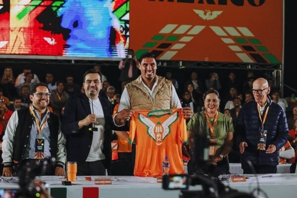 Gustavo Ayón se suma a la ola naranja tras renunciar a Morena; Máynez lo "destapa" para la gobernatura de Nayarit. FOTO: FB Enrique Gascon Sanchez.