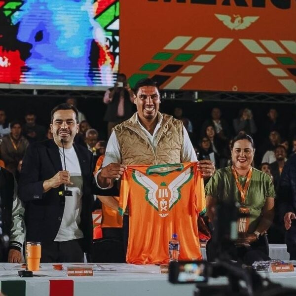 Gustavo Ayón se suma a la ola naranja tras renunciar a Morena; Máynez lo "destapa" para la gobernatura de Nayarit. FOTO: FB Enrique Gascon Sanchez.