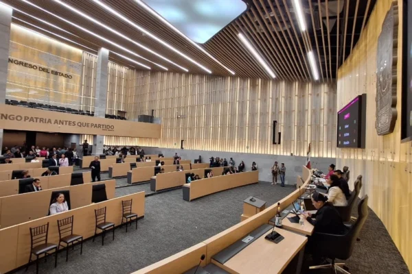 El Plan B de reforma electoral logró el aval de 17 congresos en tiempo récord; Puebla fue el sexto Congreso en aprobarlo. FOTO: Agencia Enfoque.