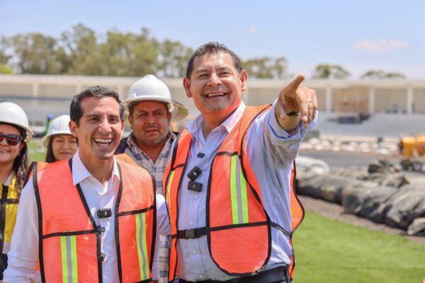 Conade anunció la construcción y rehabilitación de 25 canchas de fútbol en Puebla rumbo al Mundial 2026. FOTO: X @Rommel_Pacheco.