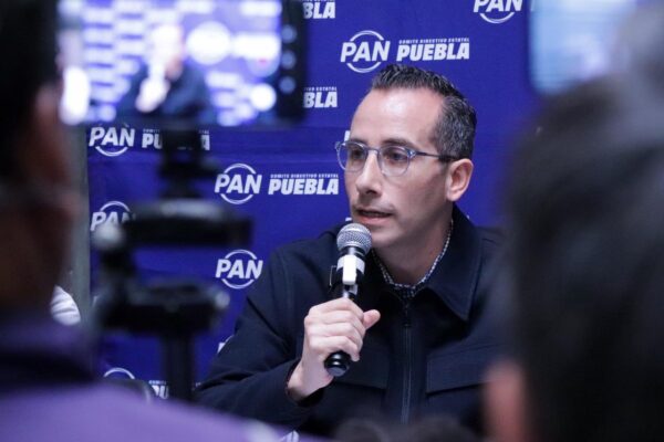 Riestra se descarta para competir por la capital poblana para 2027 y perfila candidatura femenina en el PAN. FOTO: X @marioriestra.