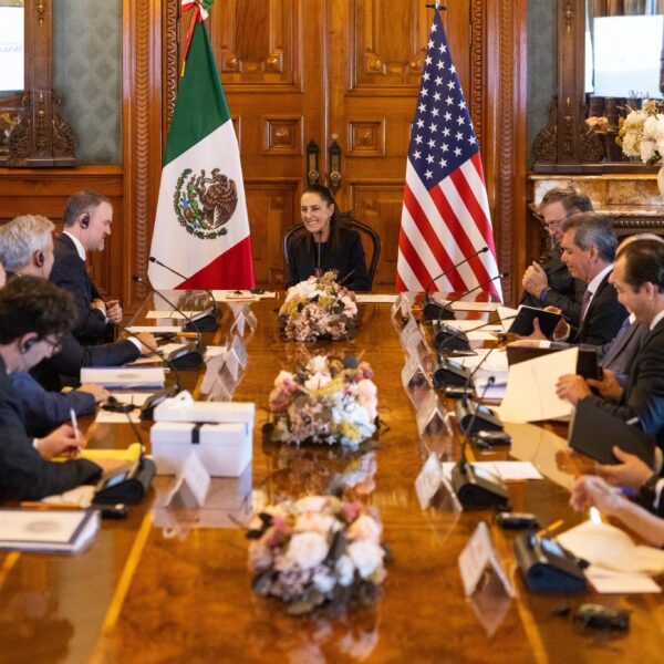 Funcionarios de Estados Unidos advierten que aranceles impulsados por Donald Trump se mantendrán en el corto plazo. FOTO: X @m_ebrard.