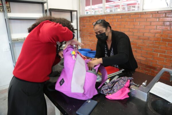 Congreso va por "Mochila Segura" legal; el CENHCH ya usa detectores de metales.