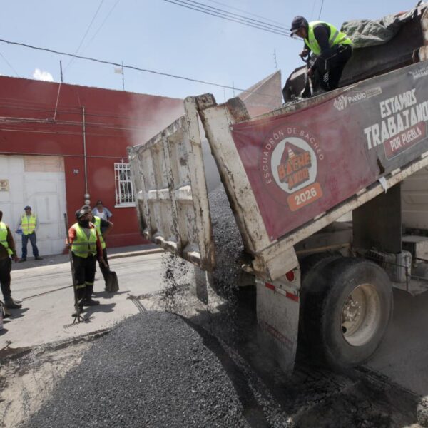 Más de 10 mil intervenciones de bacheo han sido supervisadas en Puebla como parte del mantenimiento vial.