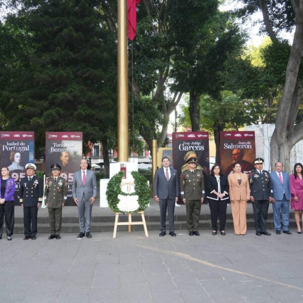 Conmemoran 495 años de Puebla con ceremonia cívica en el Zócalo.