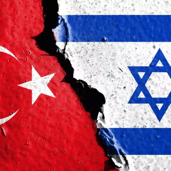 Joe Kent, exfuncionario de seguridad en Estados Unidos advirtió que Trump desea desmarcarse de la OTAN para apoyar un eventual choque de Israel con Turquía en terreno sirio. IMAGEN: Al Habtoor Research Centre.