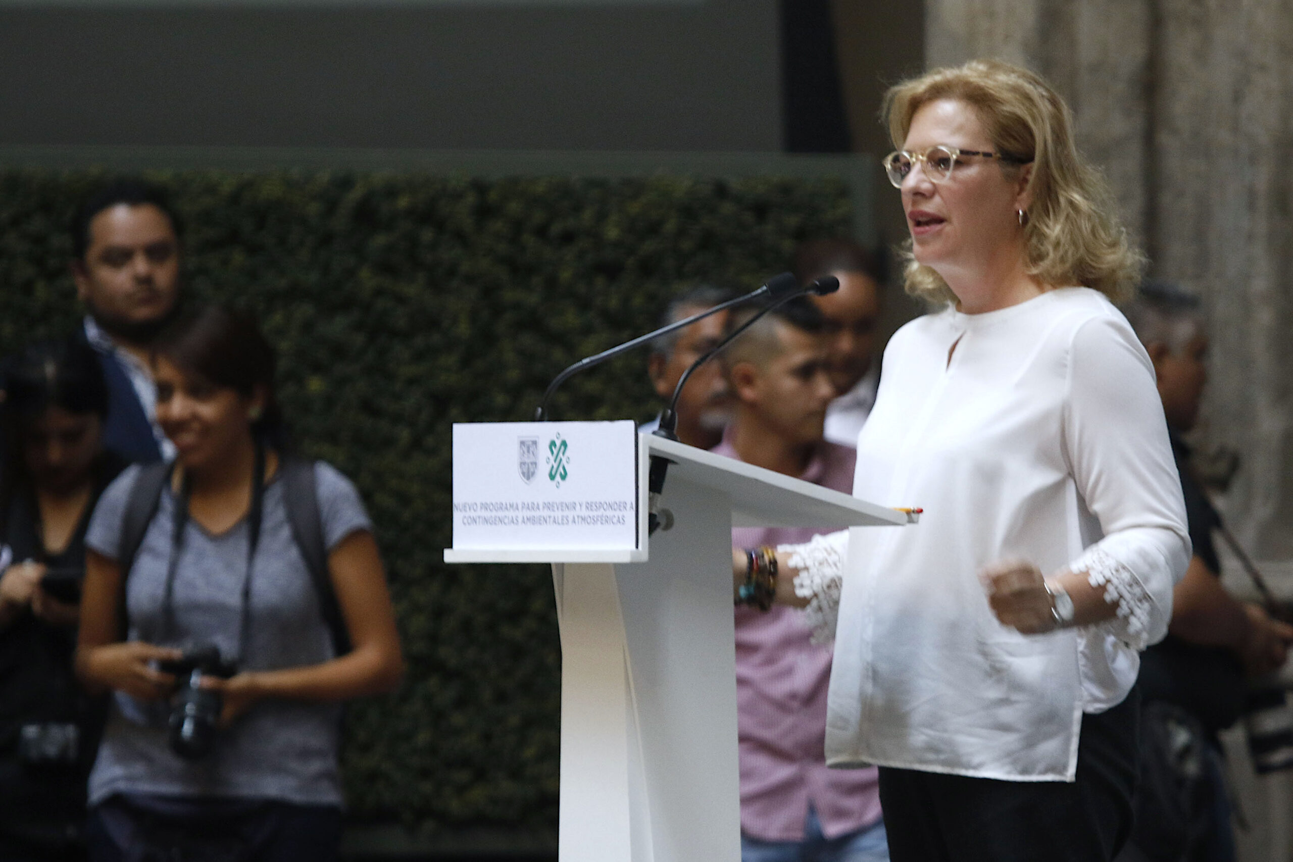 La exembajadora de México en Reino Unido, Josefa González-Blanco, denunció un esquema de desvío de recursos dentro de la representación diplomática en Londres. FOTO: Milton Martínez.