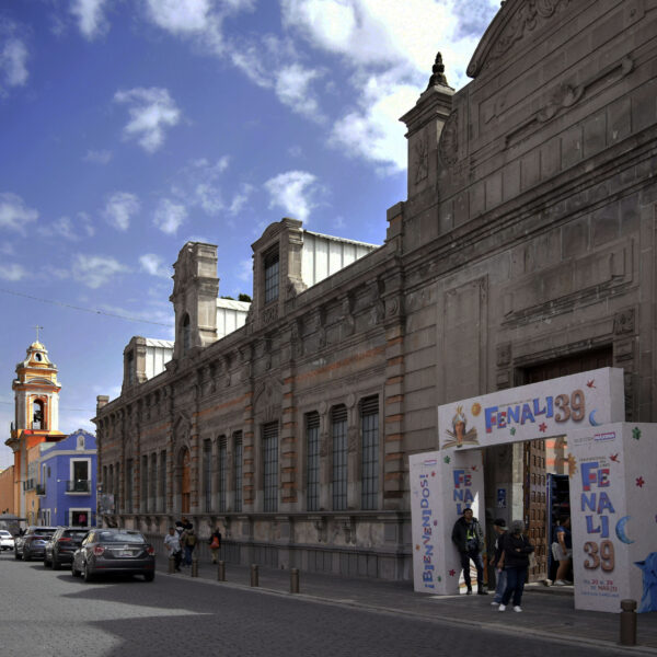 BUAP celebró su edición 39 de la FENALI con más de 80 mil asistentes en el Edificio Carolino. FOTO: BUAP.