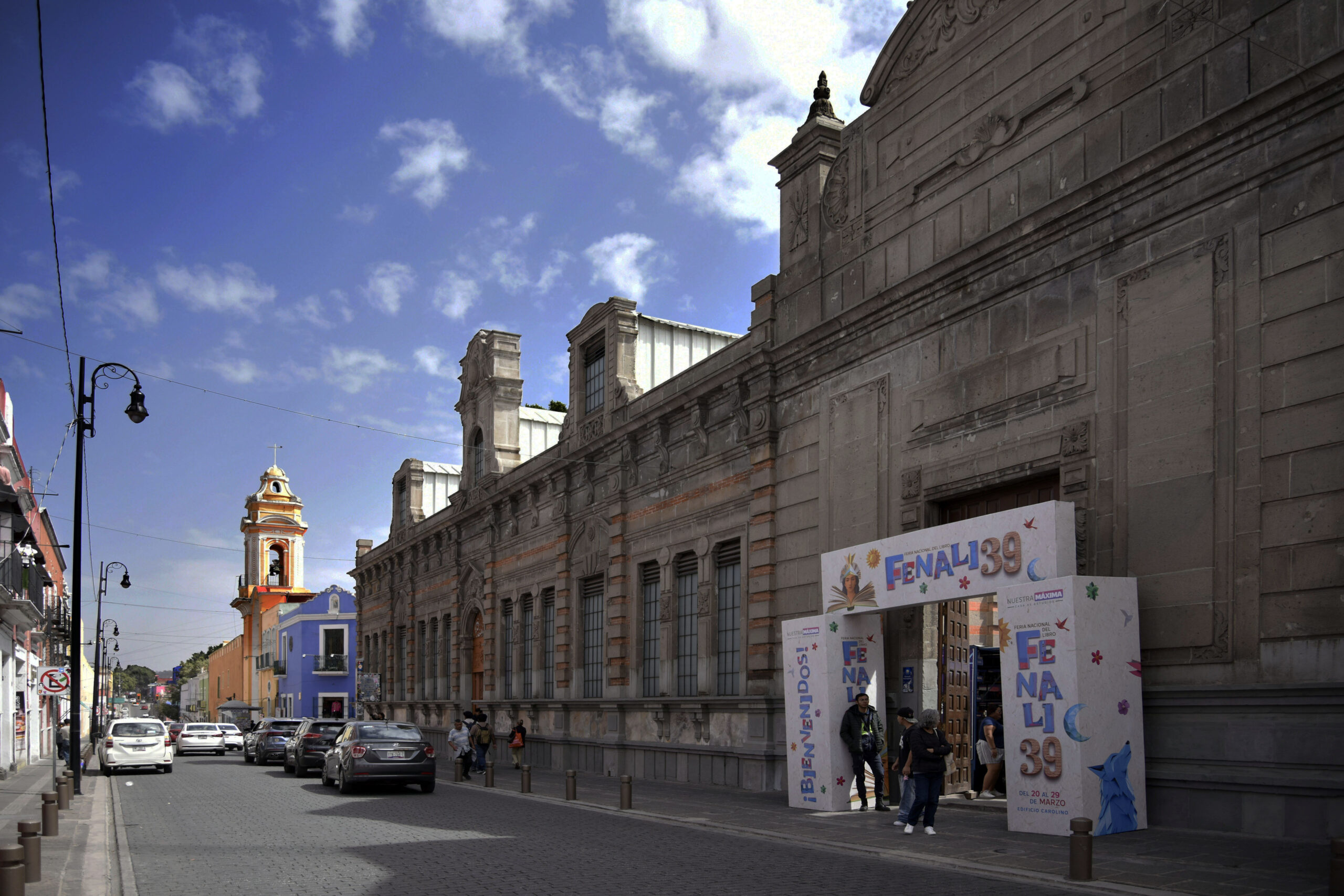 BUAP celebró su edición 39 de la FENALI con más de 80 mil asistentes en el Edificio Carolino. FOTO: BUAP.