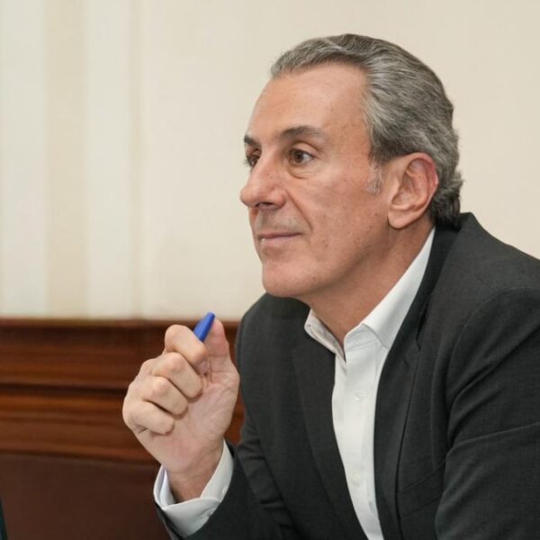 "Se acatará lo que diga la presidenta": cualquier funcionario de Puebla que busque competir en 2027 deberá separarse de su cargo, dice Pepe Chedraui. FOTO: vía Oro Noticias.