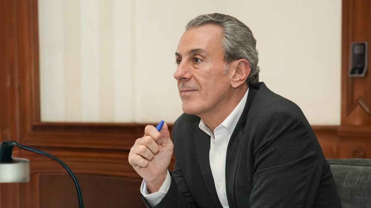 "Se acatará lo que diga la presidenta": cualquier funcionario de Puebla que busque competir en 2027 deberá separarse de su cargo, dice Pepe Chedraui. FOTO: vía Oro Noticias.