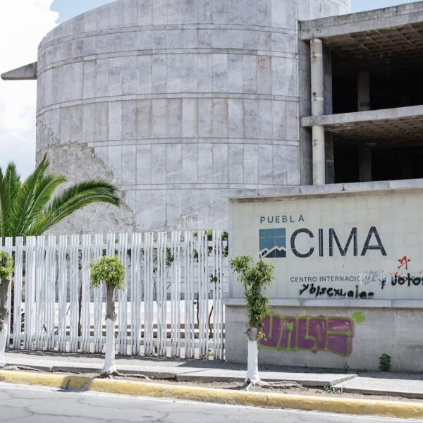 La demolición del CIMA reabre el debate sobre la planeación y uso de recursos públicos en proyectos de gran escala. FOTO: Agencia Enfoque.