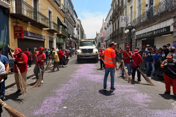 Realizan operativo especial de limpieza en el Centro Histórico y zonas clave por las celebraciones de Semana Santa.