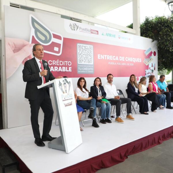 Pepe Chedraui entrega apoyos de “Tu Crédito Imparable” para impulsar negocios locales.