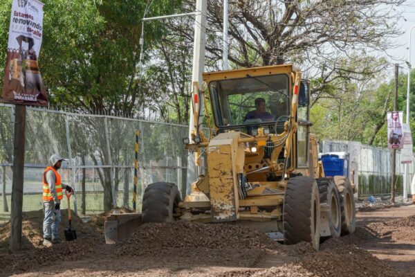 Pepe Chedraui supervisó la rehabilitación de la calle Ejido en San Baltazar Campeche, una obra que, asegura, beneficiará a 25 mil personas.