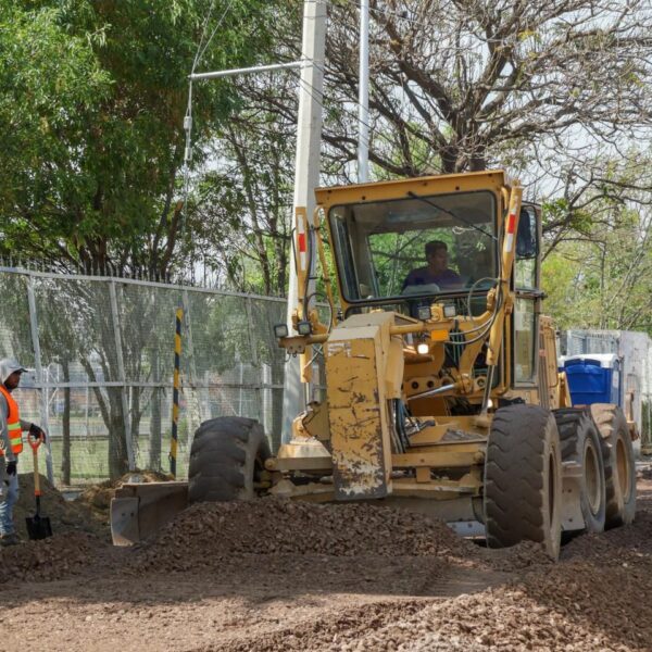 Pepe Chedraui supervisó la rehabilitación de la calle Ejido en San Baltazar Campeche, una obra que, asegura, beneficiará a 25 mil personas.