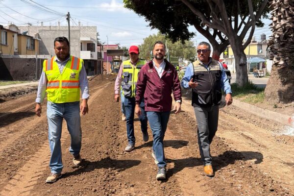 Avanza modernización vial en el Bulevar Apulco; supervisan la renovación de casi dos kilómetros de vialidad.