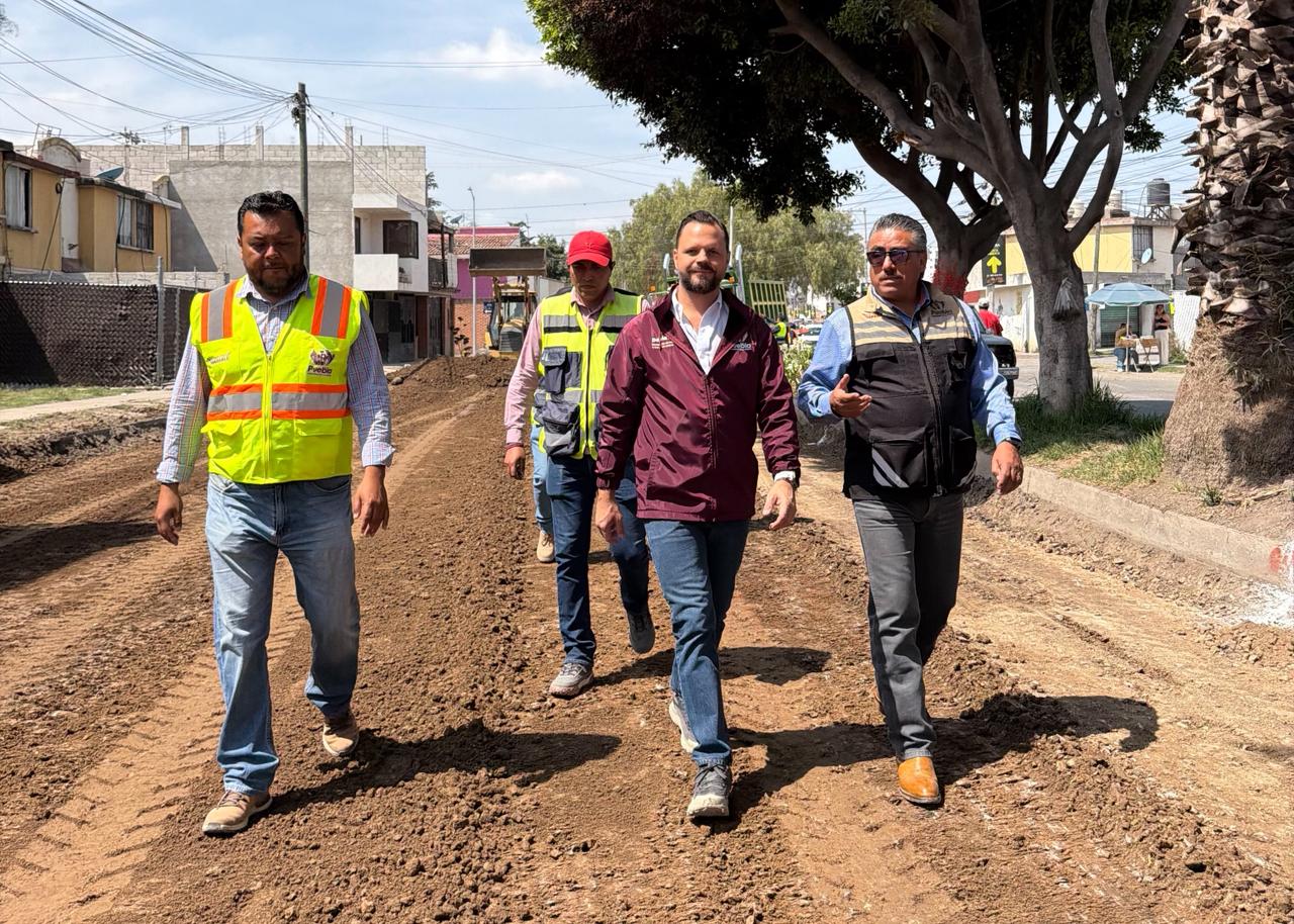Avanza modernización vial en el Bulevar Apulco; supervisan la renovación de casi dos kilómetros de vialidad.