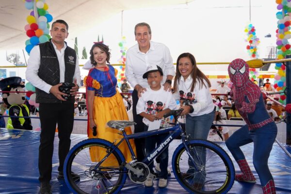 Pepe Chedraui celebra el Día de la Niñez con las familias de la SSC: "Reconocemos el sacrificio de nuestros policías”.