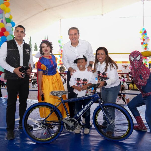 Pepe Chedraui celebra el Día de la Niñez con las familias de la SSC: "Reconocemos el sacrificio de nuestros policías”.