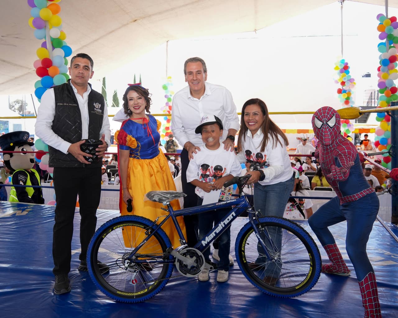 Pepe Chedraui celebra el Día de la Niñez con las familias de la SSC: "Reconocemos el sacrificio de nuestros policías”.