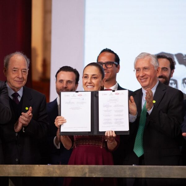 Sheinbaum anuncia acuerdo para fortalecer la industria siderúrgica y priorizar el uso de acero nacional en obras públicas. FOTO: Cuartoscuro.