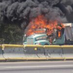 CTM Puebla se deslindó de la quema de unidades en la México-Puebla. FOTO: @TrianguloRojo01.