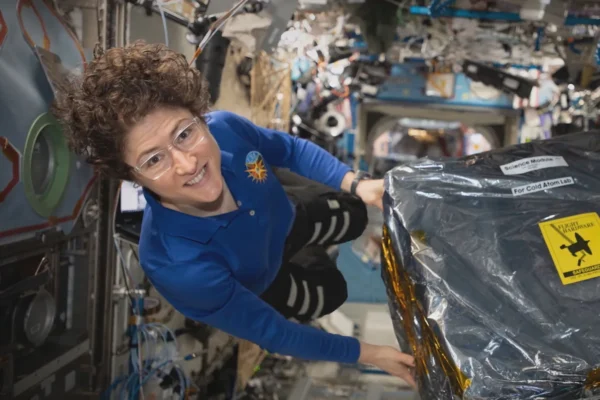 Christina Koch despegó hacia la Luna; es la primera mujer en la historia en abandonar la órbita terrestre y emprender este viaje. FOTO: La Sexta.