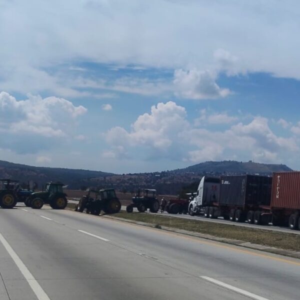 El megabloqueo de transportistas está en marcha y ya afecta el Arco Norte y la Siglo XXI. FOTO: Guardia Nacional.