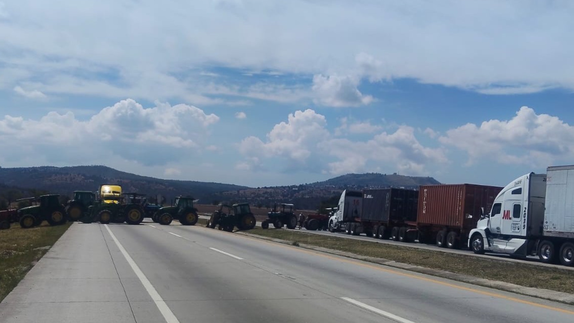 El megabloqueo de transportistas está en marcha y ya afecta el Arco Norte y la Siglo XXI. FOTO: Guardia Nacional.