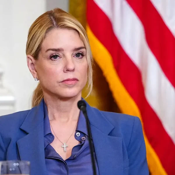 Donald Trump removió a Pam Bondi y colocó a Todd Blanche como fiscal interino. FOTO: UPI.