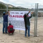 Tras bloqueos en la Tehuacán-Orizaba, cierran invernaderos que operaban sin licencias en Azumbilla; también renunció el edil. IMAGEN: vía Ángulo 7.
