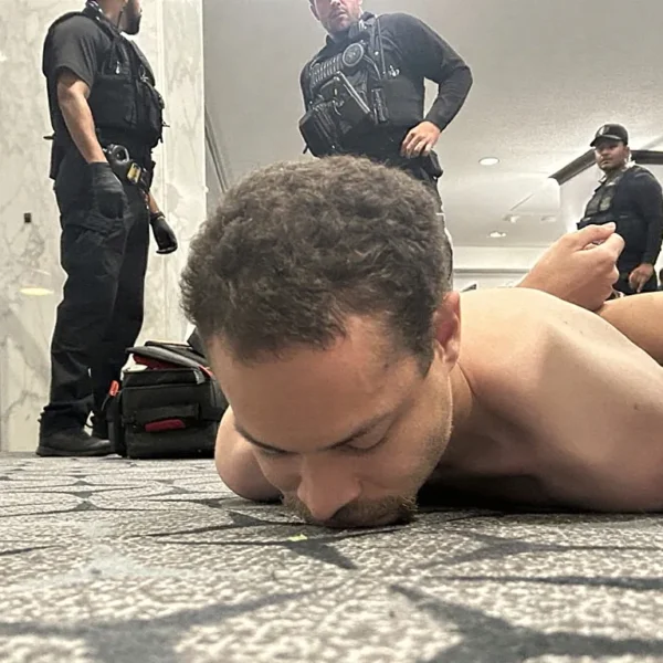 A través de su red social, Donald Trump confirmó la captura de 'Cole Allen' como el presunto tirador de anoche en la cena de corresponsales en Washington. FOTO: vía Truth Social @realDonaldTrump.