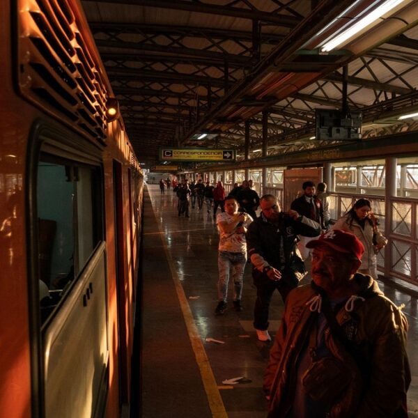 El Sindicato del Metro CDMX advierte fallas graves por falta de mantenimiento y fallas estructurales en la gestión de Adrián Ruvalcaba. FOTO: Cuartoscuro.