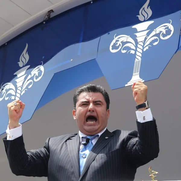 Un juez federal ordenó reabrir la investigación contra Naasón Joaquín, líder de La Luz del Mundo, por presunto abuso sexual y tráfico de menores. FOTO: vía Yahoo Noticias.